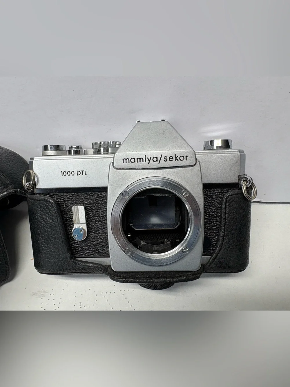Mamiya/Sekor 1000 DTL  35 mm Camera Body + Case NO LENS